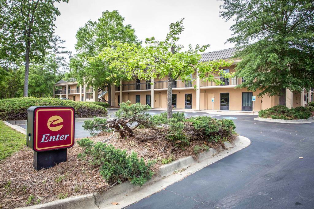 Clarion Inn & Suites Aiken South Exteriör bild