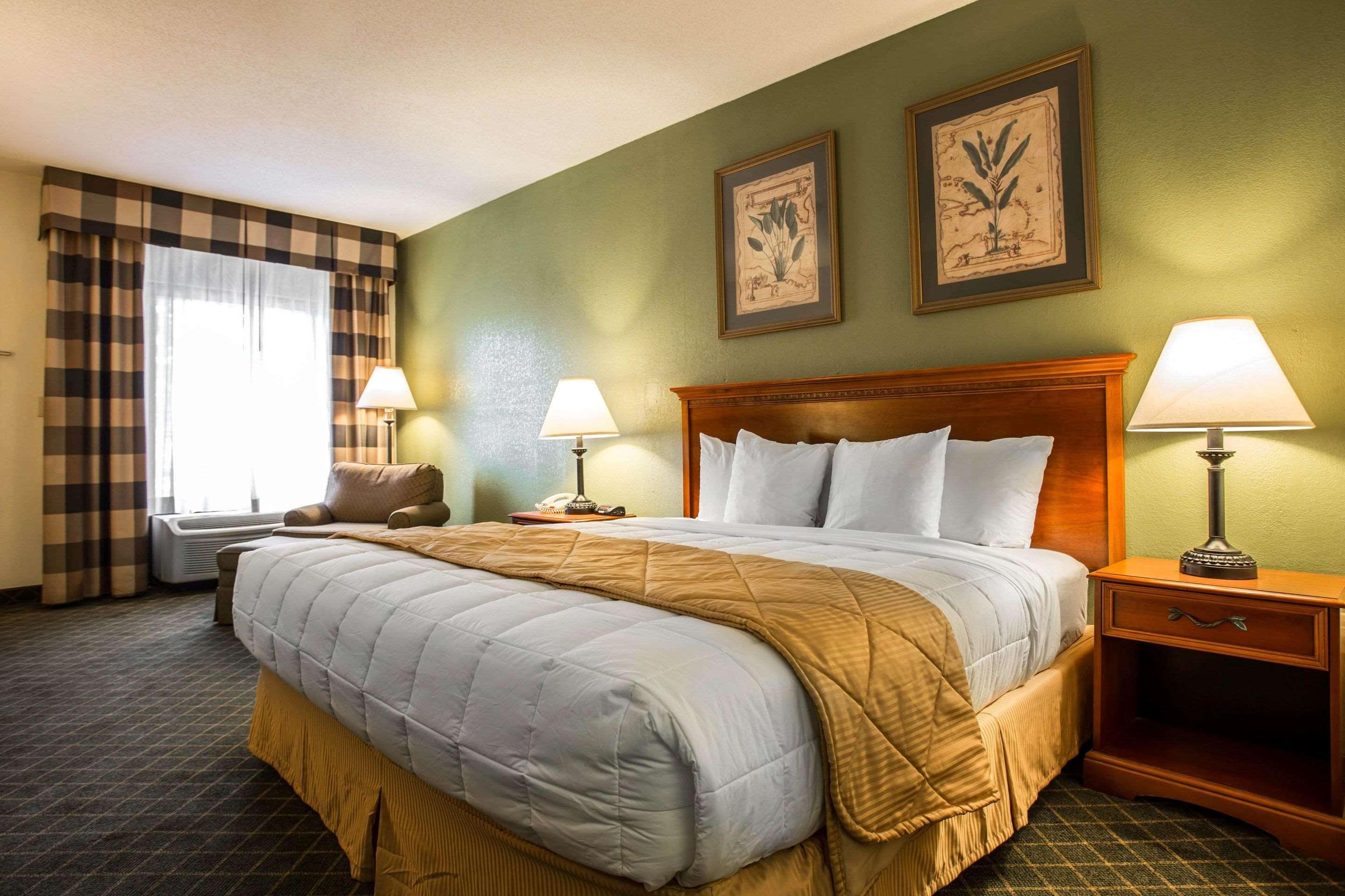 Clarion Inn & Suites Aiken South Exteriör bild