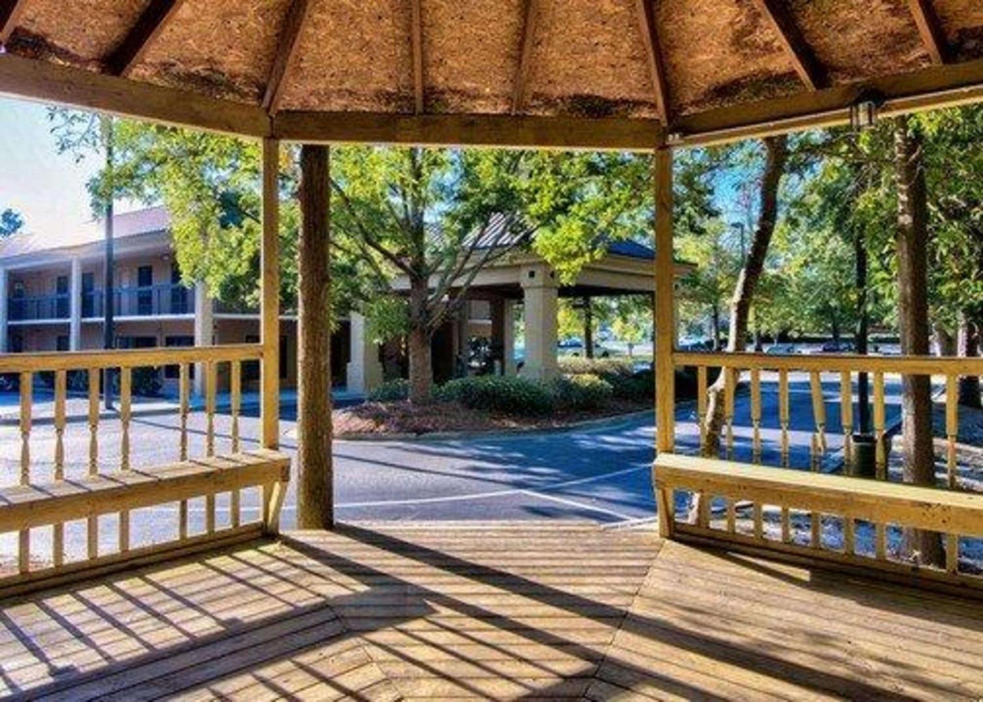 Clarion Inn & Suites Aiken South Exteriör bild
