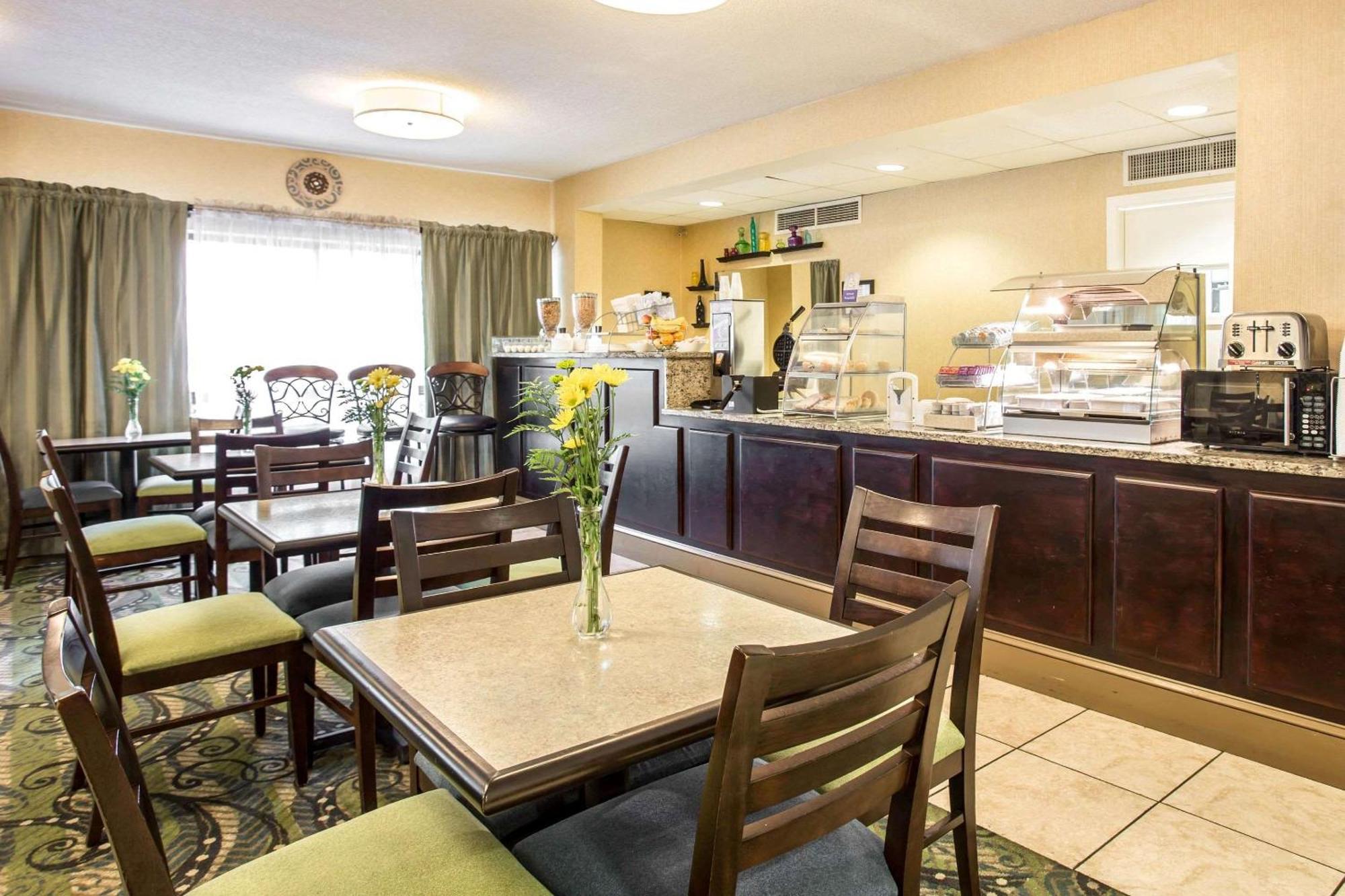 Clarion Inn & Suites Aiken South Exteriör bild