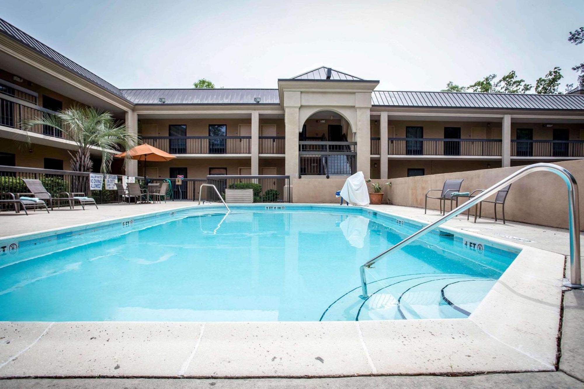 Clarion Inn & Suites Aiken South Exteriör bild