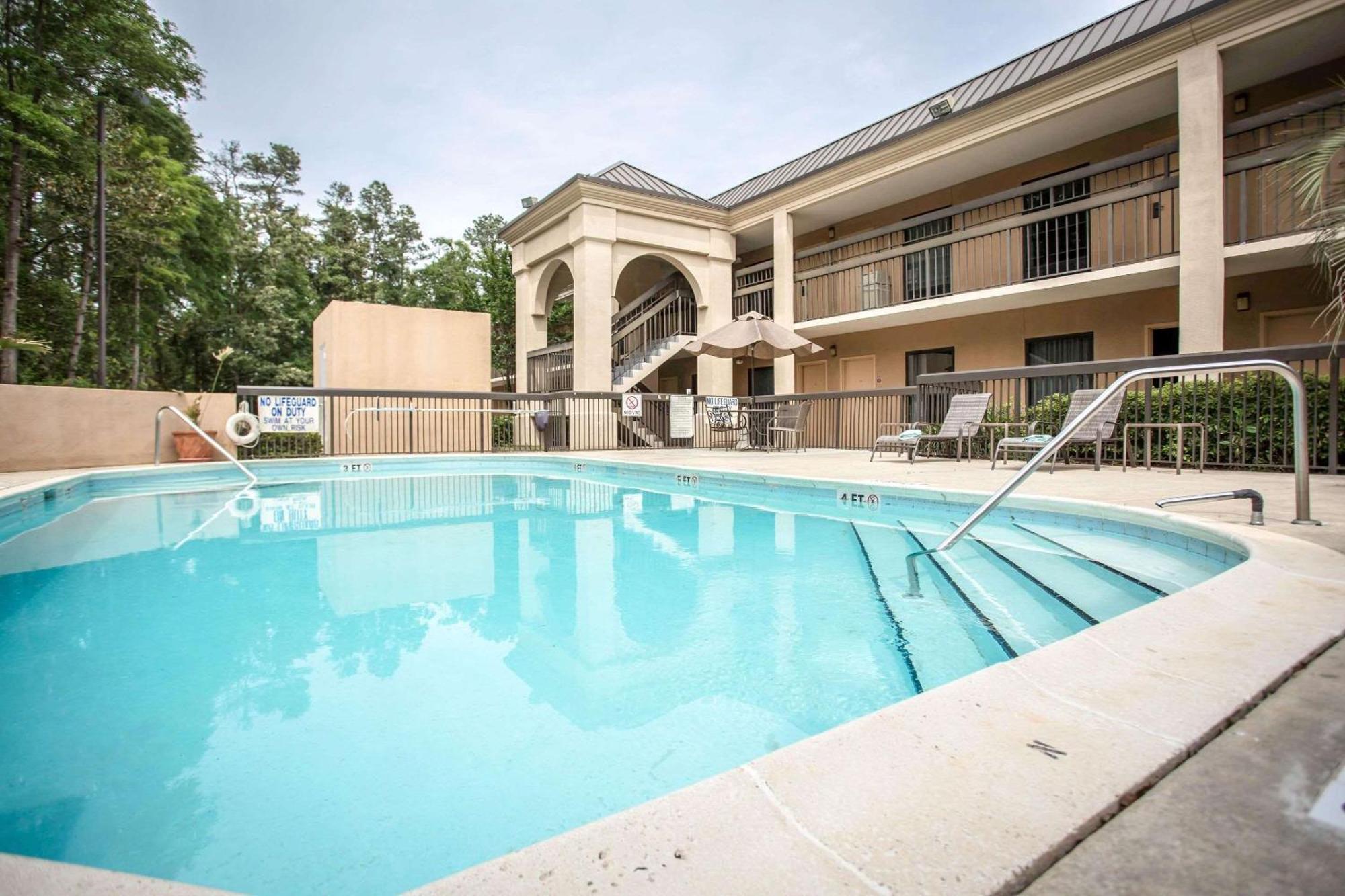 Clarion Inn & Suites Aiken South Exteriör bild
