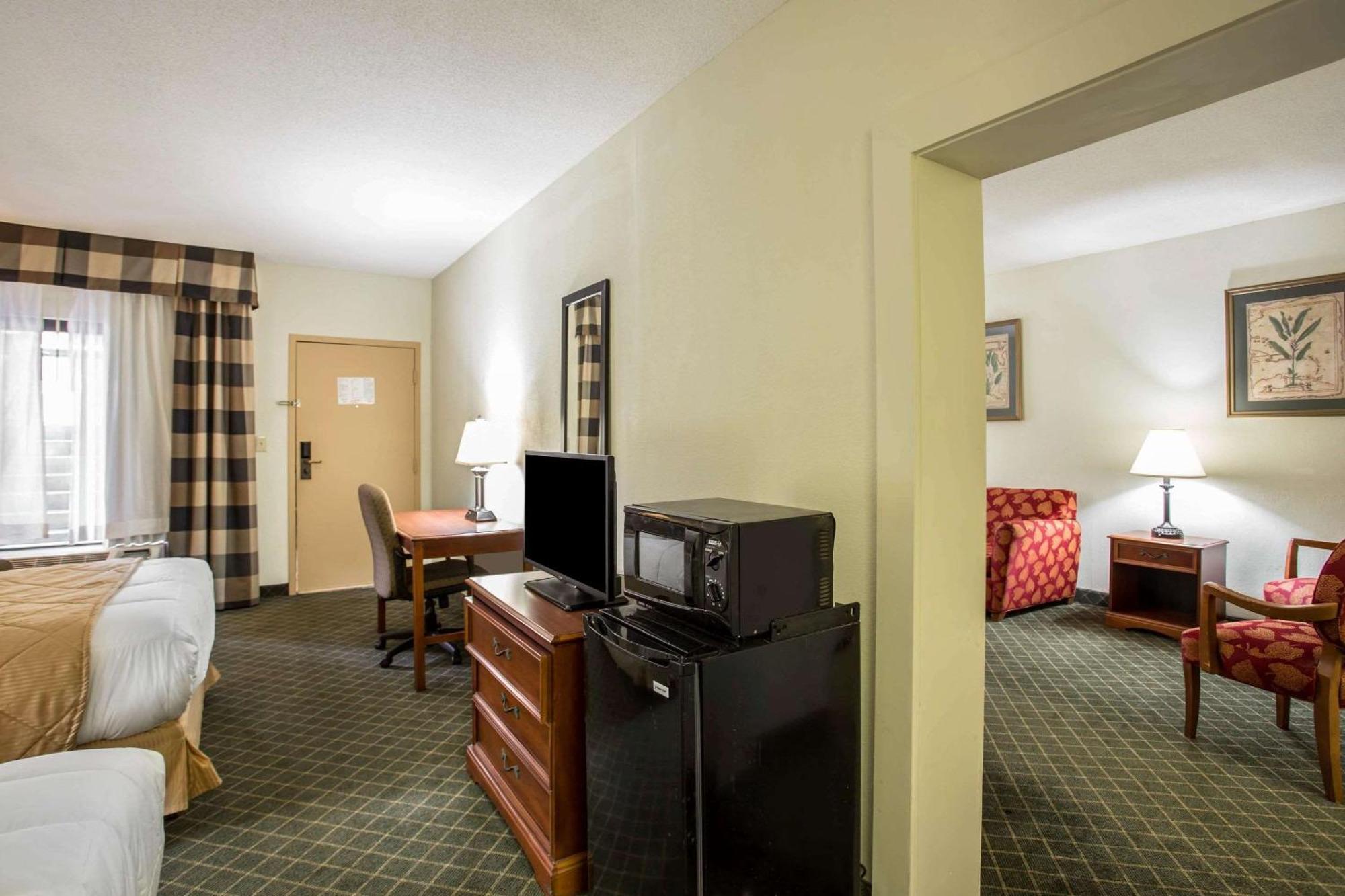 Clarion Inn & Suites Aiken South Exteriör bild