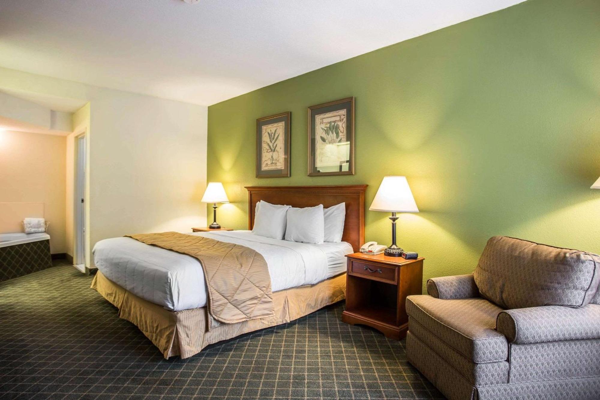 Clarion Inn & Suites Aiken South Exteriör bild