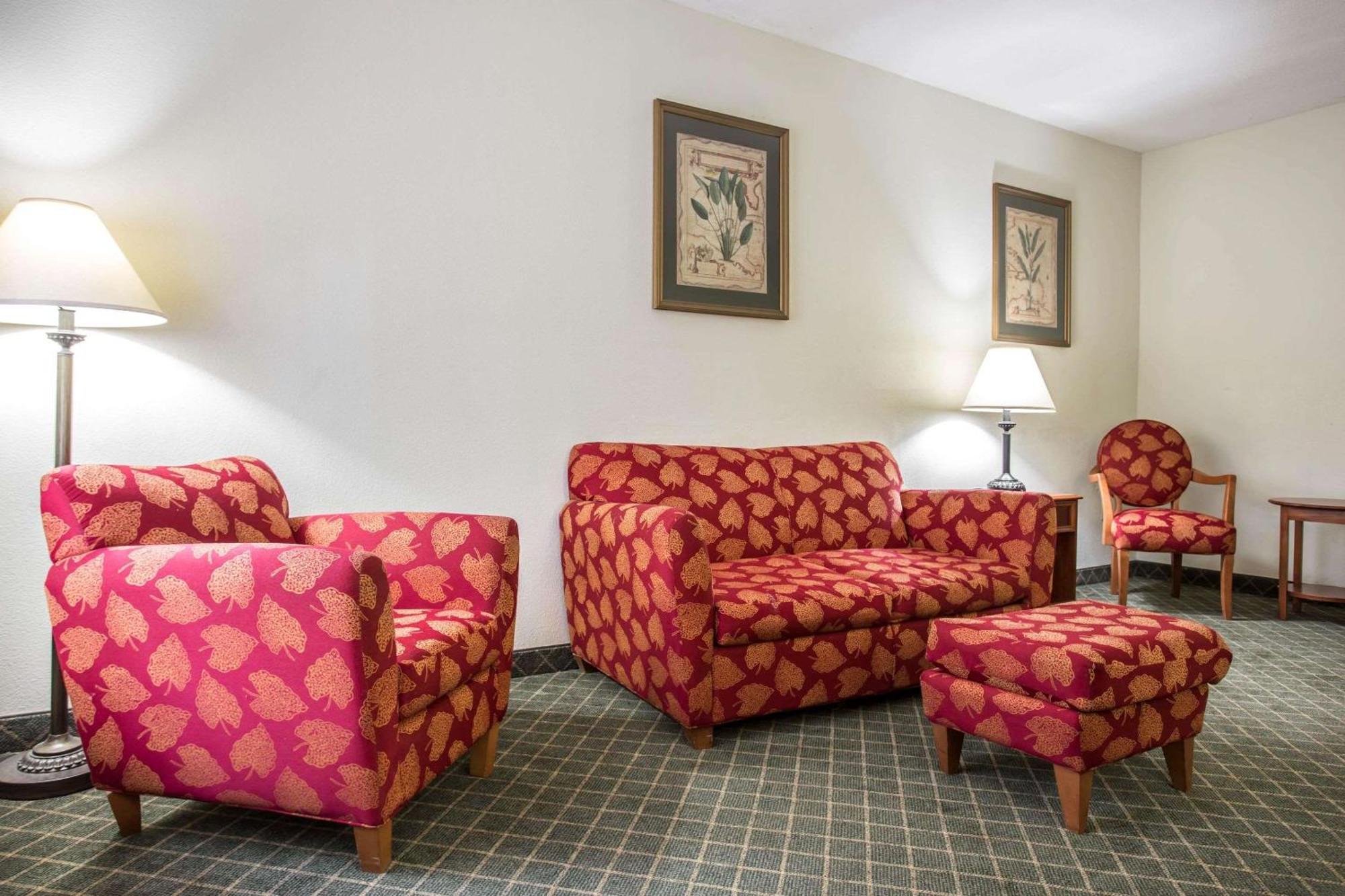 Clarion Inn & Suites Aiken South Exteriör bild