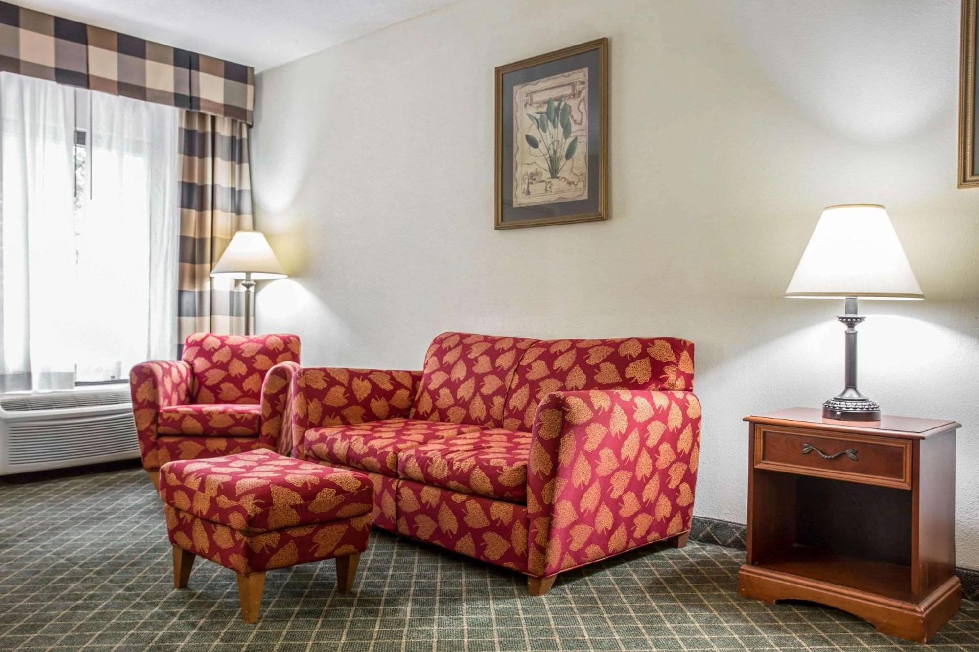 Clarion Inn & Suites Aiken South Exteriör bild