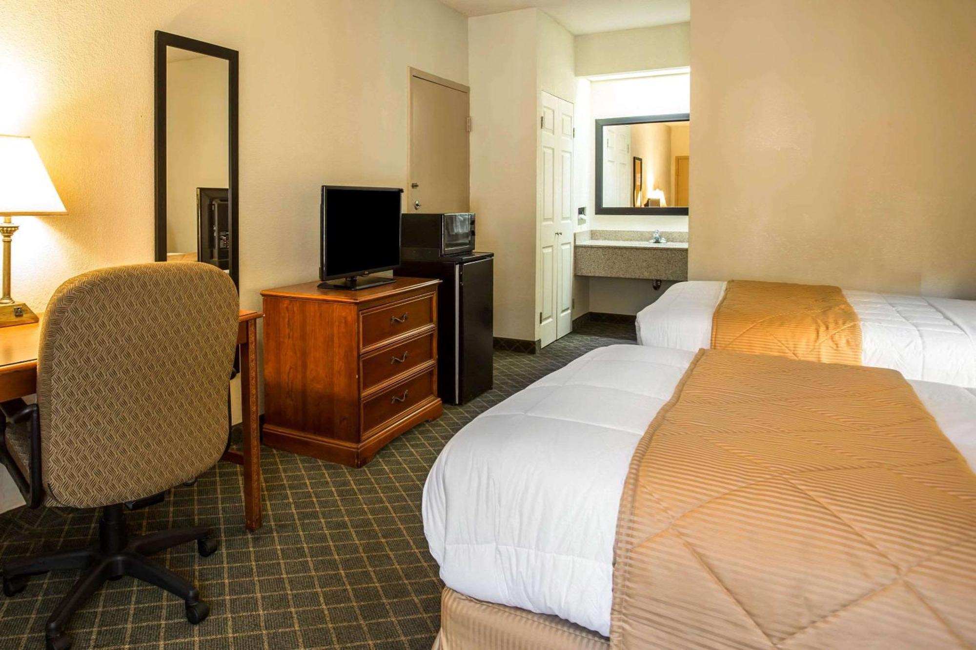 Clarion Inn & Suites Aiken South Exteriör bild