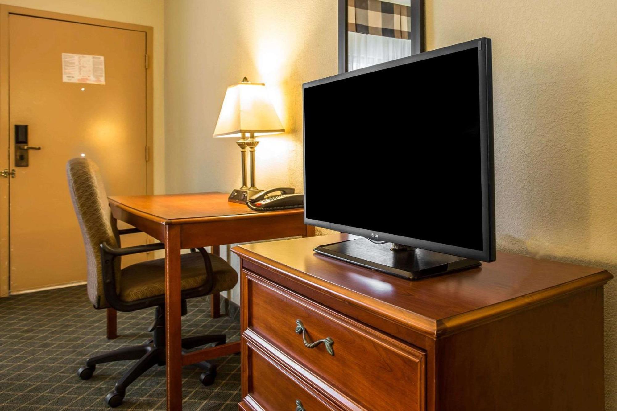 Clarion Inn & Suites Aiken South Exteriör bild