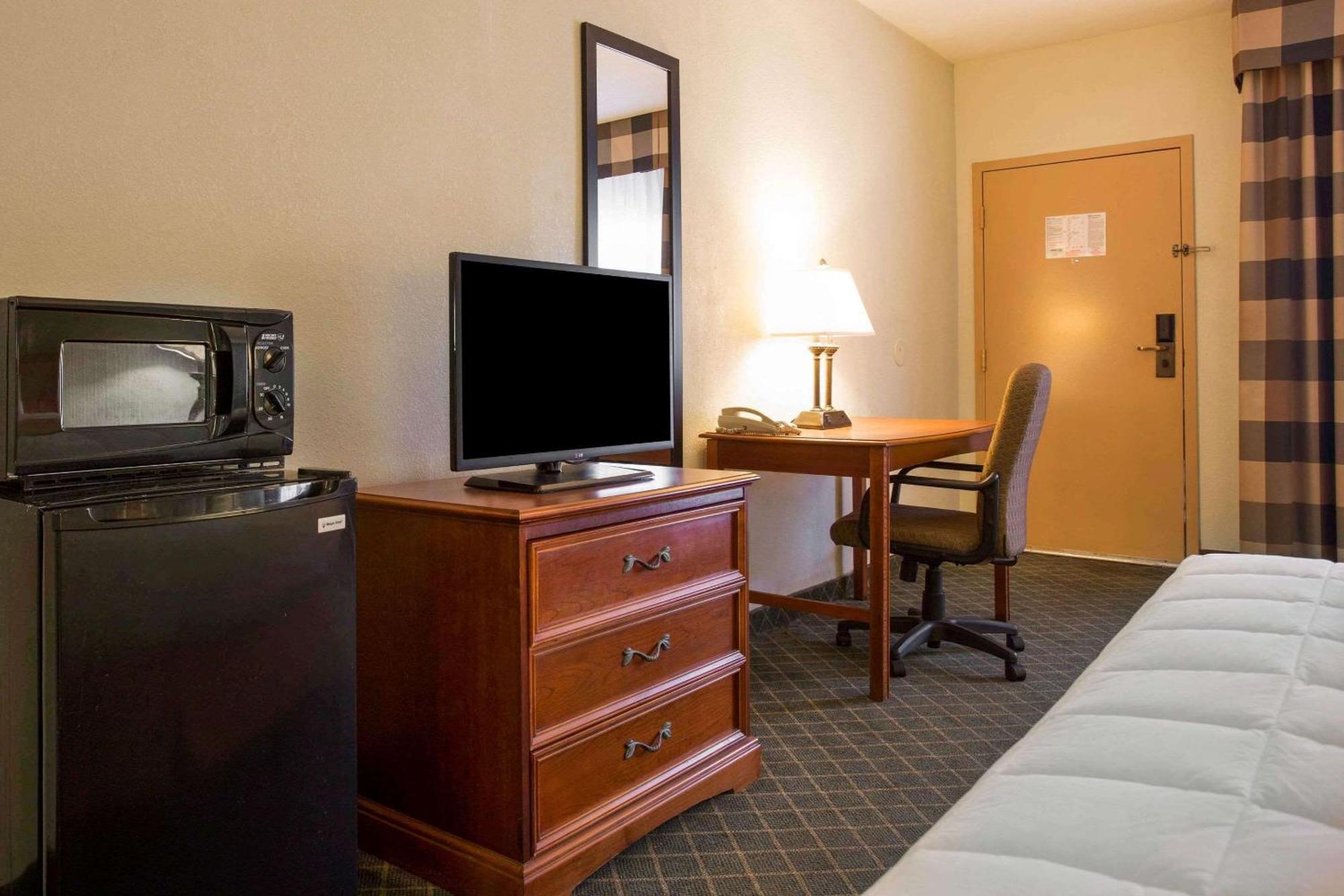 Clarion Inn & Suites Aiken South Exteriör bild