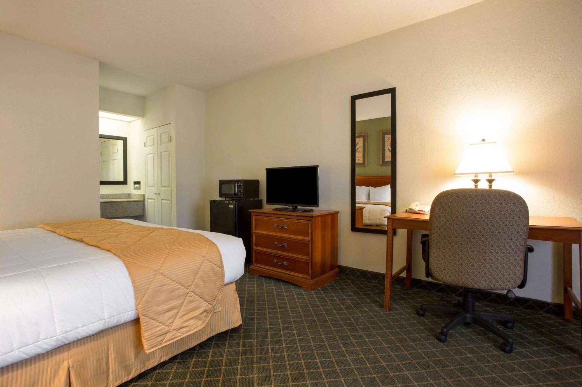 Clarion Inn & Suites Aiken South Exteriör bild