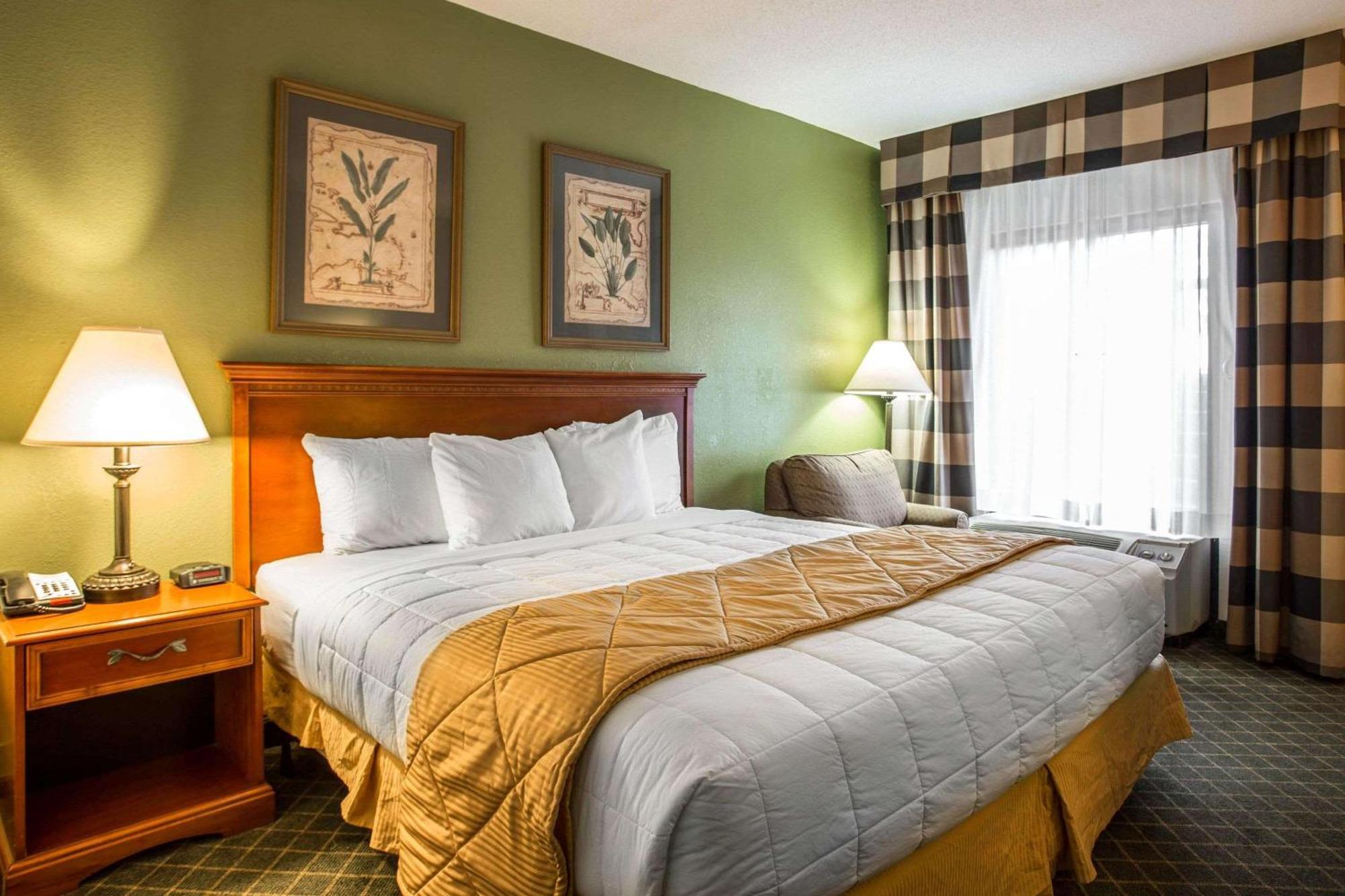 Clarion Inn & Suites Aiken South Exteriör bild