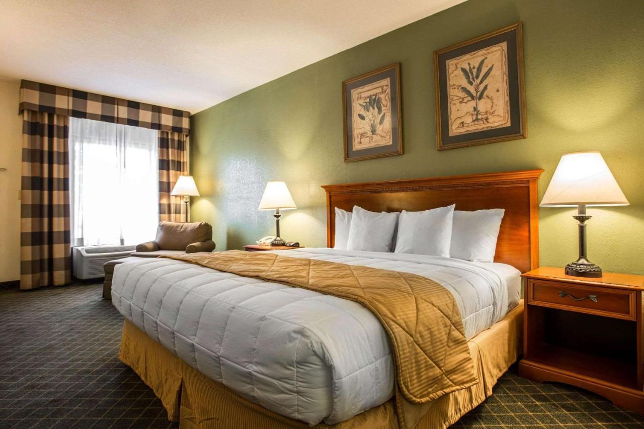 Clarion Inn & Suites Aiken South Exteriör bild
